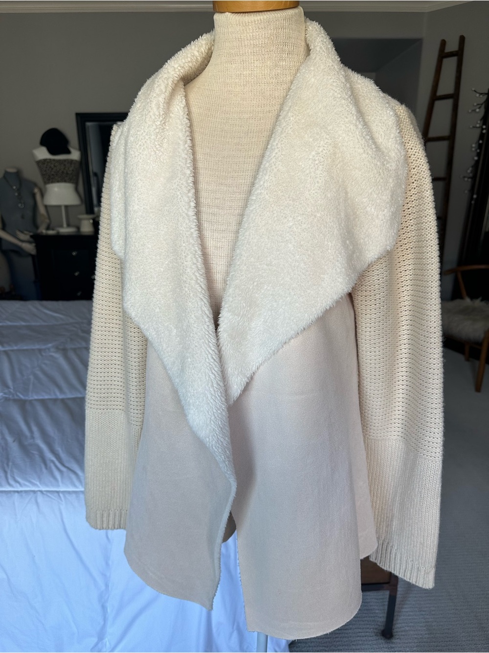 Miracle Sweaters cream open-front faux shearling cardigan, size M/L - Picture 4 of 13